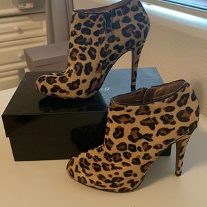 Aldo calf hair booties, size 7 👀 🔥